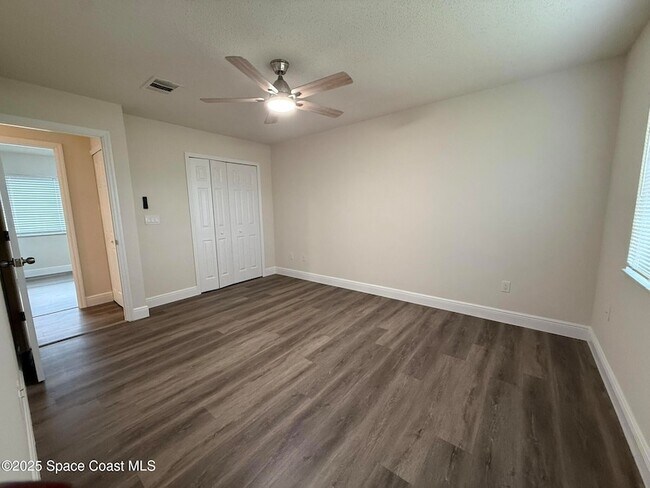 Building Photo - 889 Lamplighter Dr NW