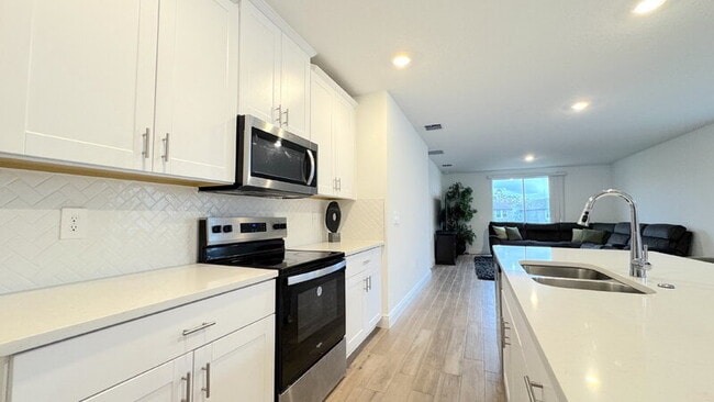 Building Photo - 213 Links Ter Blvd