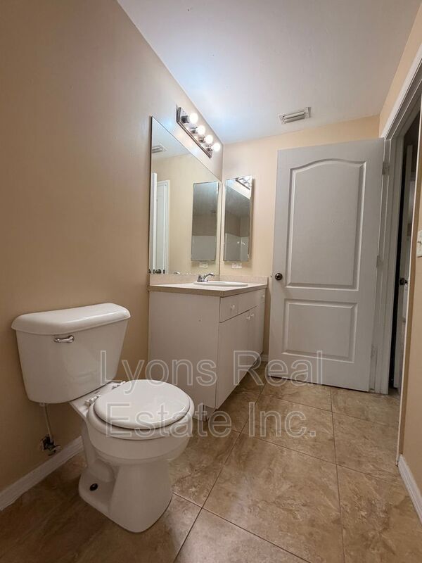 Building Photo - 208 Homewood Ave S