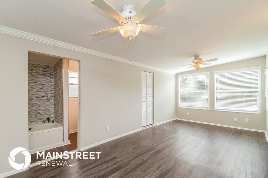 Building Photo - 2141 Ridge Dr