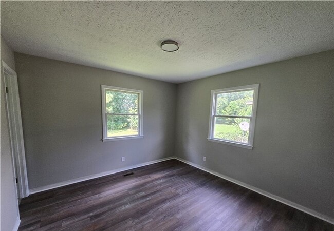 Building Photo - 303 Cartwright Dr
