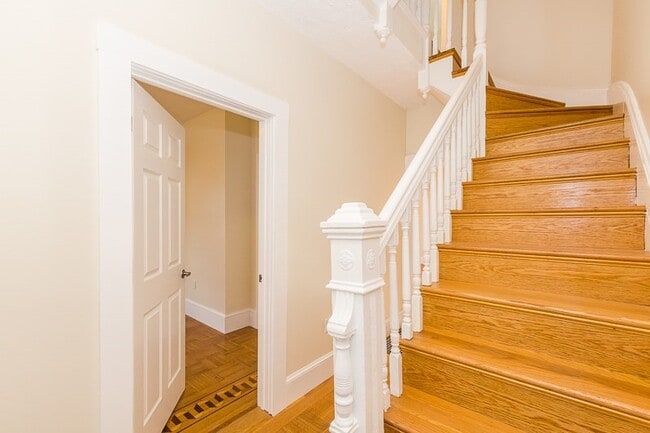 Building Photo - 103 Magoun Ave