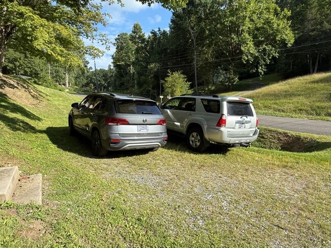 Building Photo - Cute Country Charmer – Bristol, VA  2 Bed ...