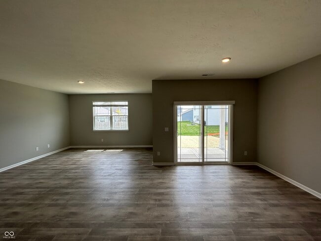 Building Photo - 1861 Fairmount Dr