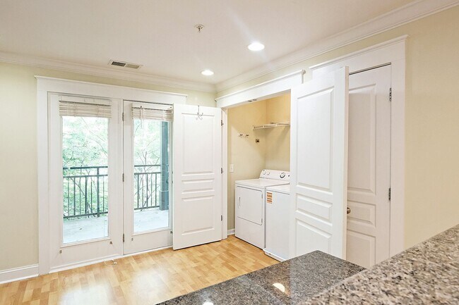 Building Photo - Student + Pet-Friendly Woodlands Condo with Community Amenities
