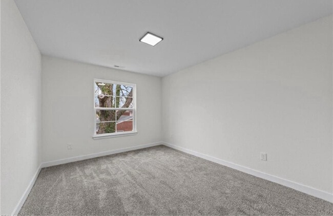 Building Photo - 621 44th St