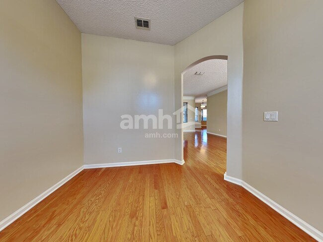 Building Photo - 821 Templeton Ln