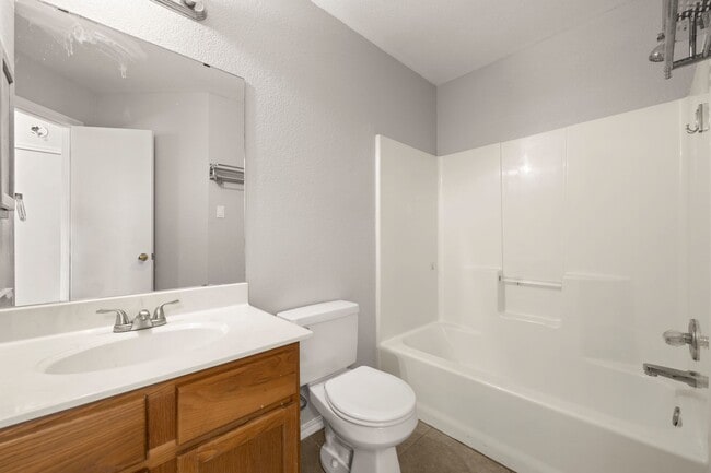 Building Photo - Available NOW!!!! This 3 bedroom, 2 bath, 2 car garage home has no carpet. All flooring is LVP an...