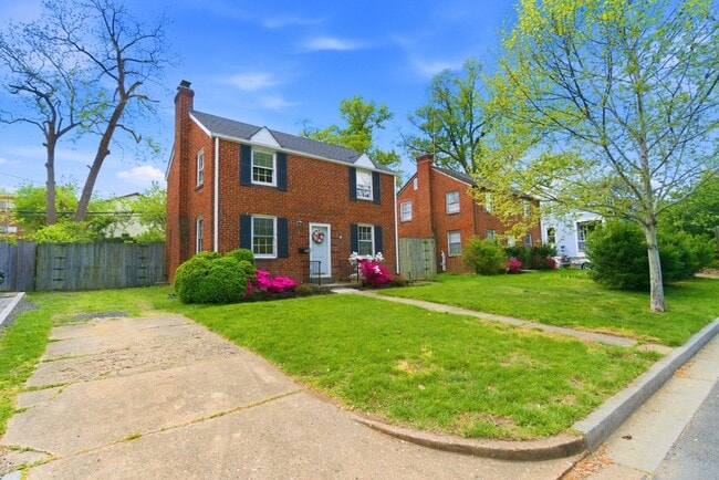 Building Photo - 624 22nd St S