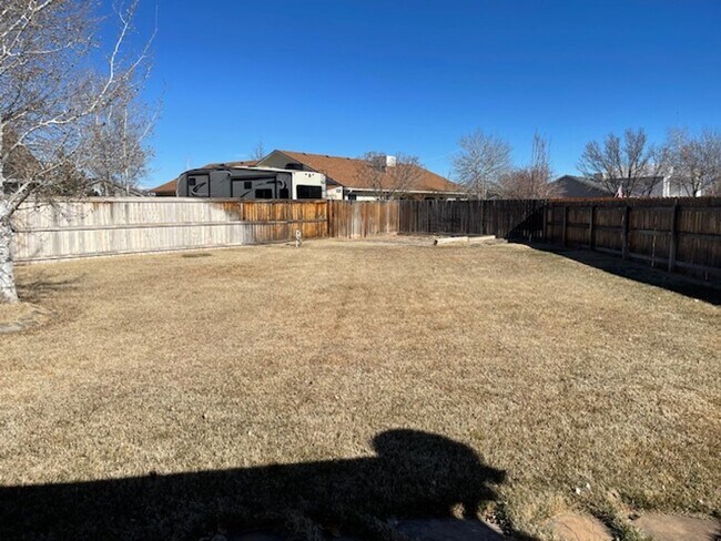 Building Photo - 3 bed, 2 bath, 2 car garage