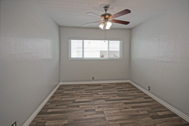 Building Photo - 330 Bungalow Dr