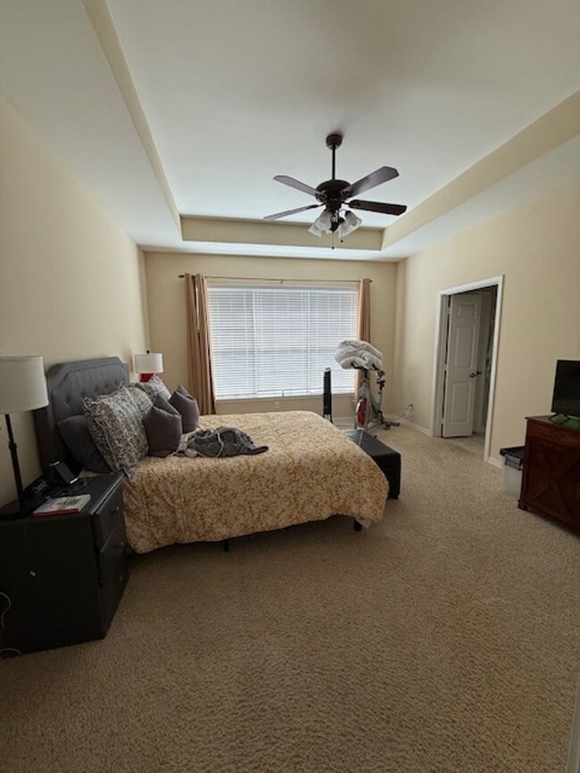 Building Photo - In The Haven - 3BD/2BA