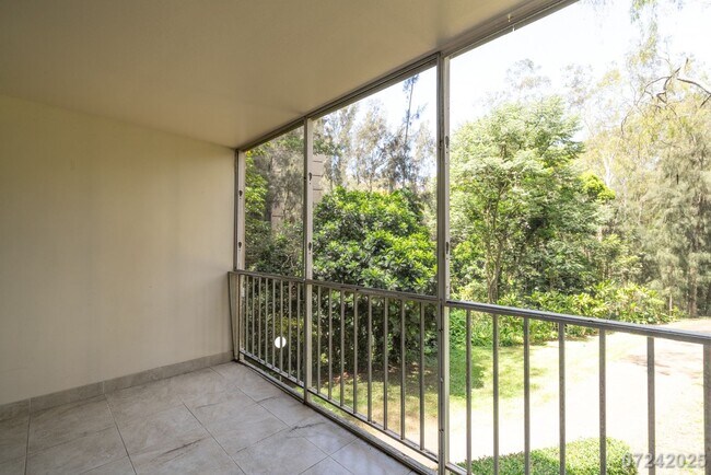 Building Photo - 2 Bed 1 Bath in Waikalani Woodlands