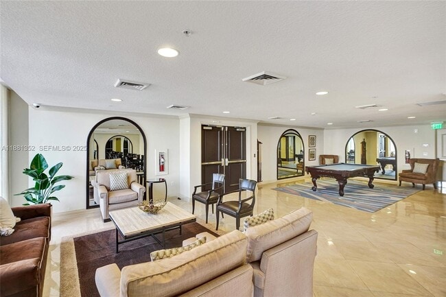 Building Photo - 100 S Birch Rd