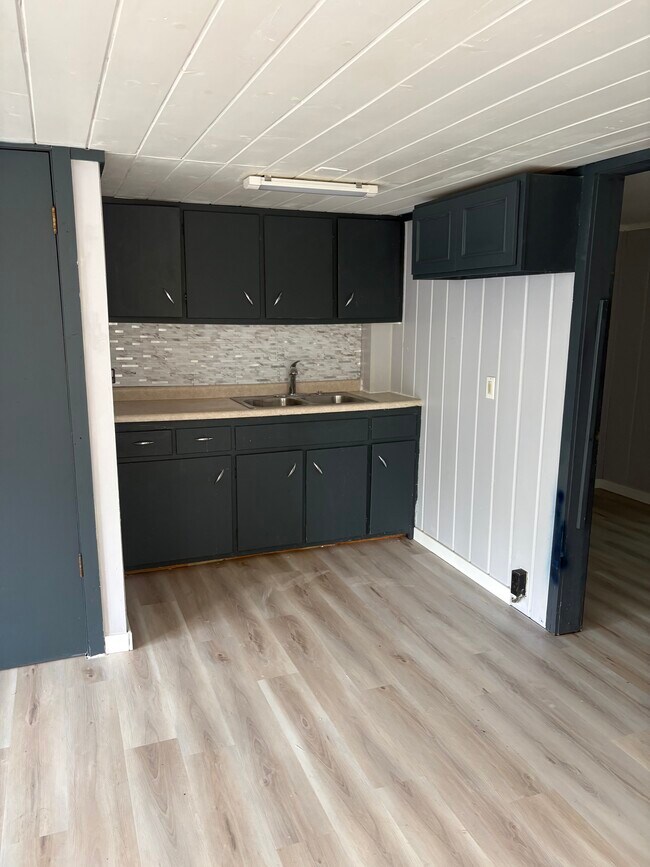 Building Photo - 2806 Madonna Dr