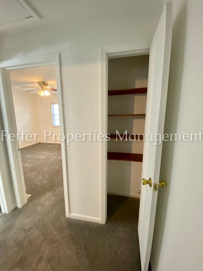 Building Photo - Townhouse Condo w/Pool Access!