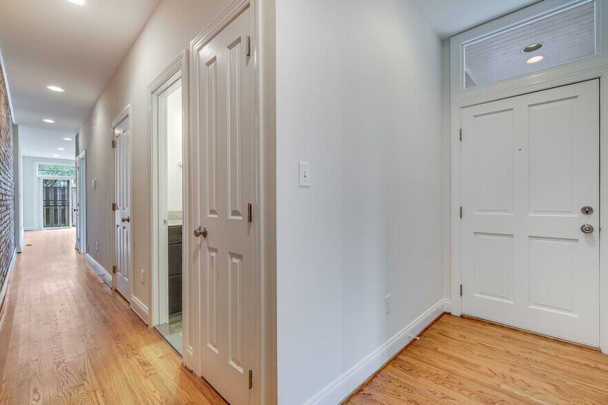 Building Photo - 440 Warner St NW