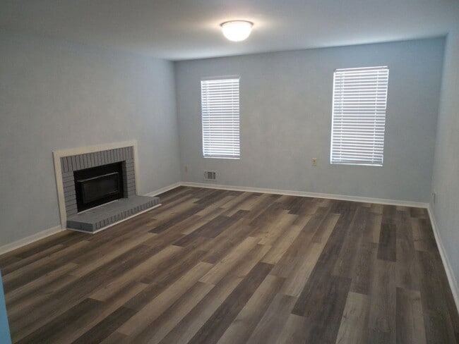 Building Photo - Available October 1st 4 bedroom 2 bathroom in Evans Ga