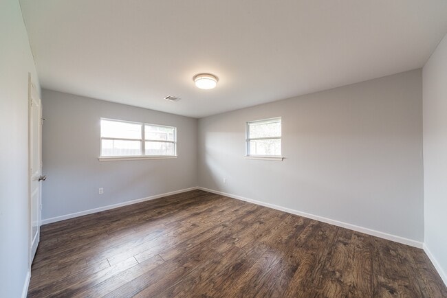 Building Photo - 3627 Tartan Ln