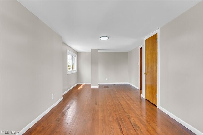 Building Photo - 6800 Kazimier Ave