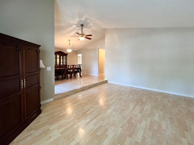 Building Photo - Charming 1 Bedroom, 1 Bath Rental with Pri...