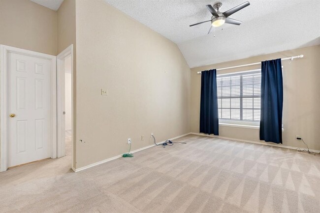 Building Photo - 2414 Mockingbird Dr