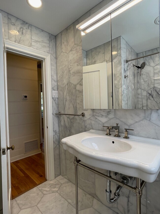 Building Photo - 3624 S Hills Ave