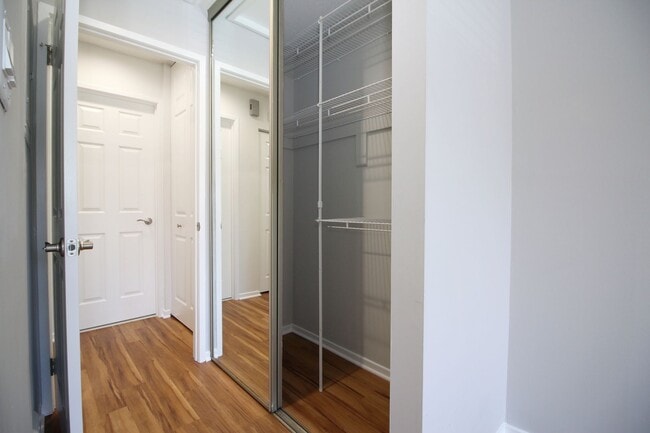 Building Photo - 1956 Villaridge Dr