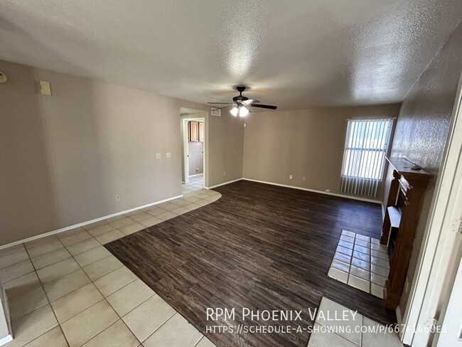 Building Photo - Large 4/ 2.5 Home Warm &  Welcoming & Larg...