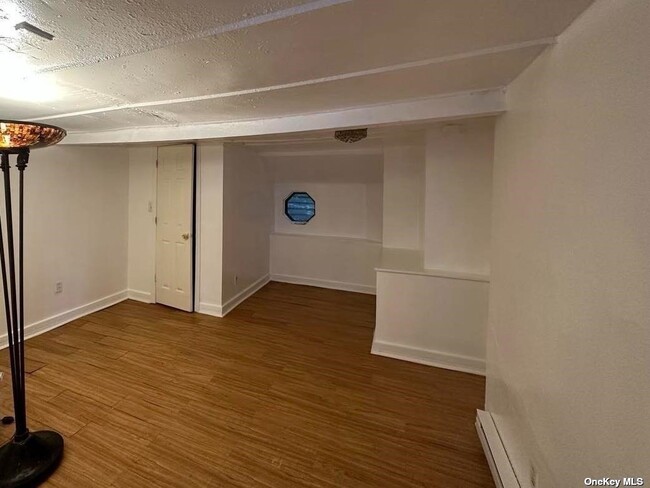 Building Photo - 147 Woodbine Ave