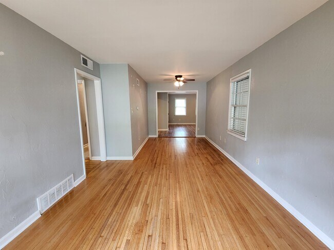 Building Photo - 1315 S White Station Rd