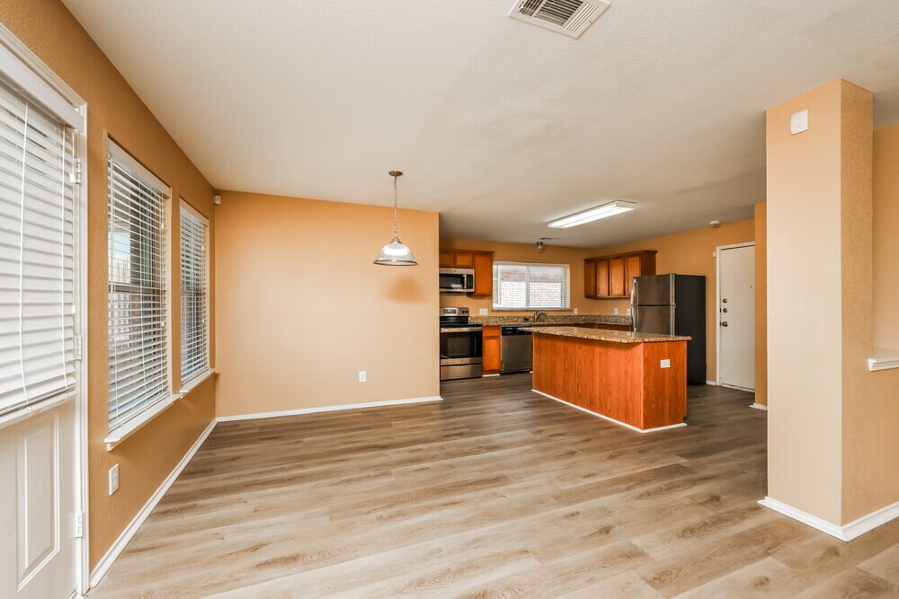 Building Photo - 2405 Becard Dr