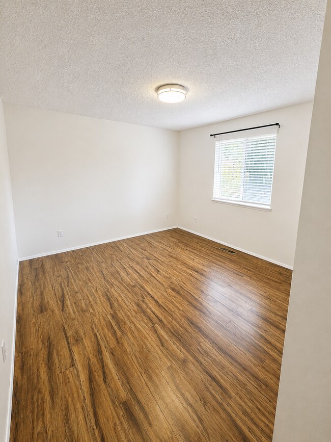 Building Photo - Must See 3 BED/2 Bath Rambler in Yelm Available 8/10/26! Close to JBLM!!!