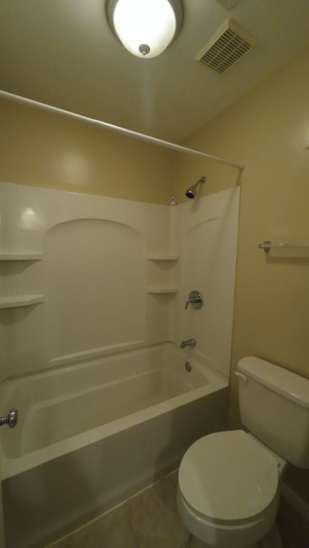 Building Photo - 1/1.5 Townhome in Springhill Place