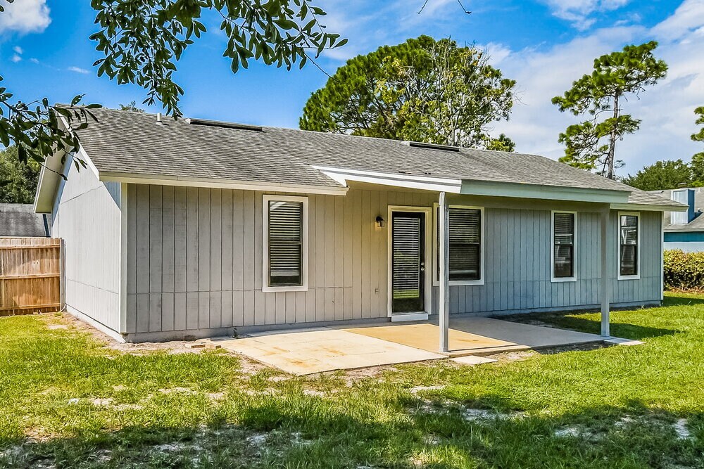 Building Photo - 9613 Villiers Dr N