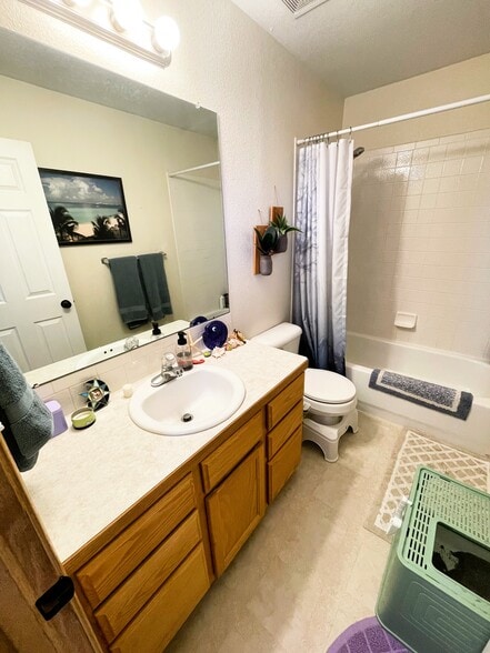 Building Photo - 1678 Rhyolite St