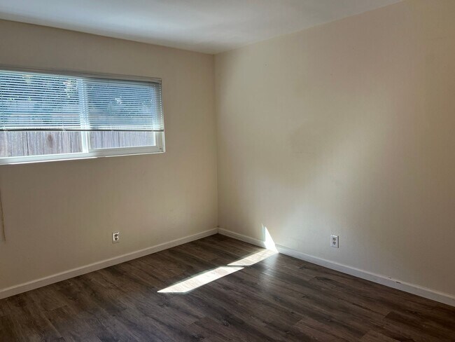 Building Photo - LSSTE715