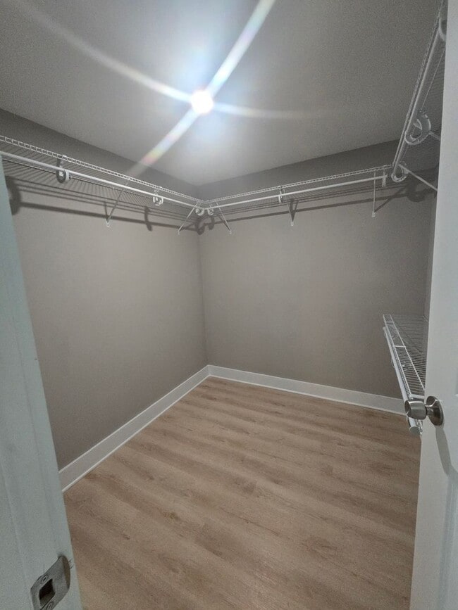 Building Photo - Adorable, remodeled 3br/2ba house close to...