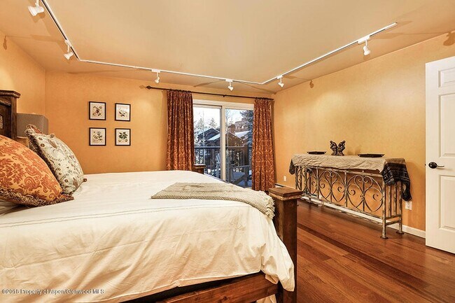 Building Photo - 205 E Durant Ave