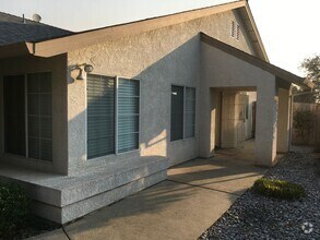 Building Photo - lynb4463