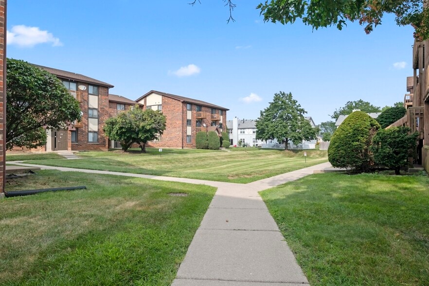 Building Photo - 423 Berkshire Dr