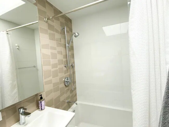 Building Photo - 104 Sterling St