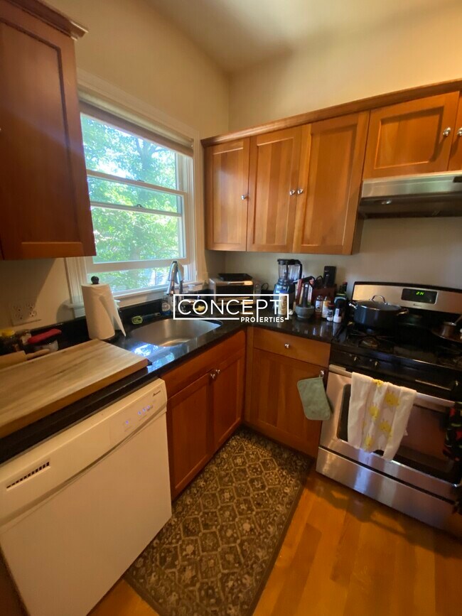 Building Photo - 10 Selkirk Rd