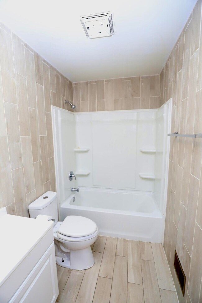 Building Photo - 1912 Dominion Dr