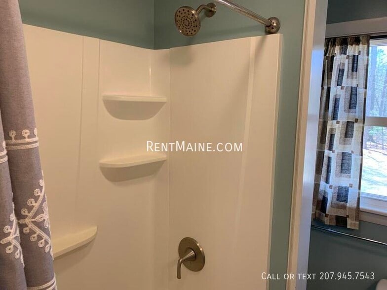 Building Photo - 1844 Essex St