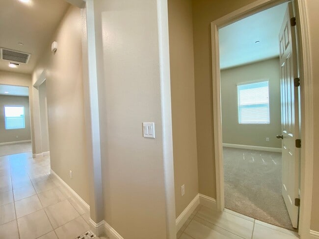Building Photo - $2,495 Leonard & Ashlan, 3 Bedroom Home - ...