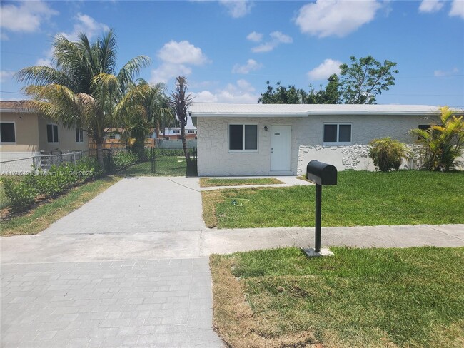 Building Photo - 10845 SW 221st St Rd