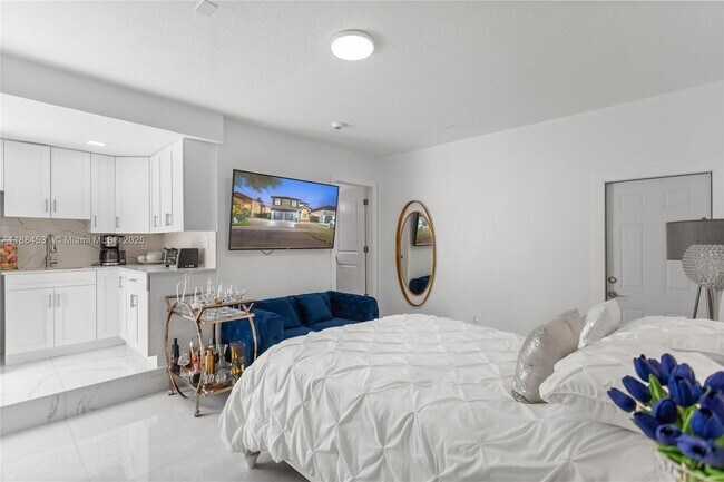 Building Photo - 8740 NW 153rd Terrace