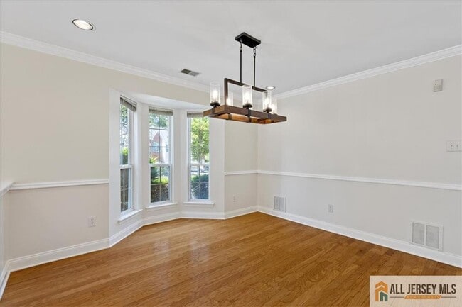 Building Photo - 305 Harvest Ln