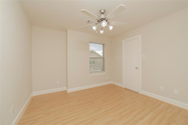 Building Photo - 3718 Main Aspen Dr
